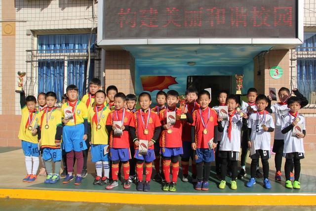 媒体人：杨瀚森下赛季需要争取到一个稳定轮换 未来才能留在这里